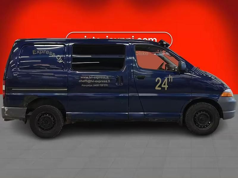 Käytetty Toyota HiAce 2005