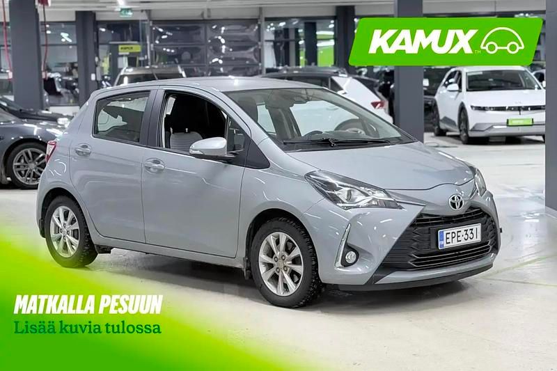 Käytetty Toyota Yaris Active 111 HP (81 kW) 2018 Hopea / harmaa Sedan