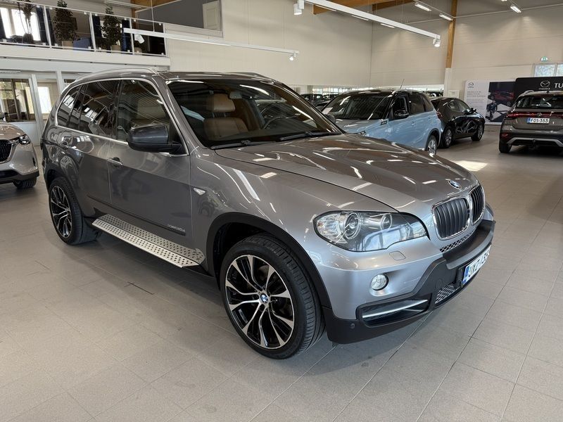 Harmaa Käytetty 2009 BMW X5 Katumaasturi | 10 900 € (Supertarjous) - Kuva 1/4