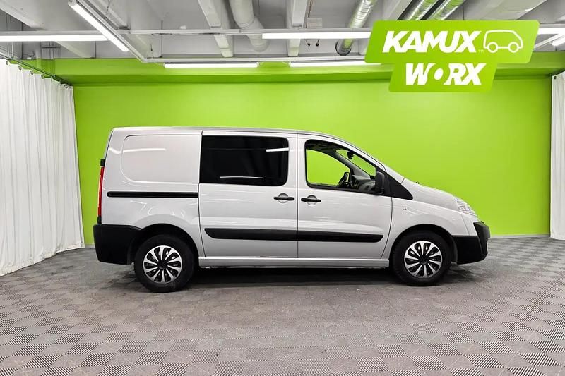 Käytetty Citroën Jumpy 90 HP (66 kW) 2011 Hopea / harmaa Tila-auto