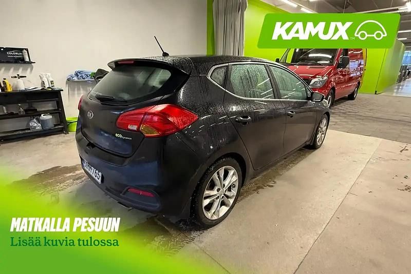 Käytetty Kia Ceed EX 135 HP (99 kW) 2012 Musta Viistoperä