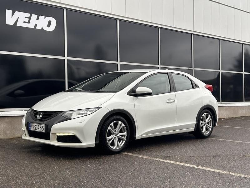 Valkoinen Käytetty 2012 Honda Civic Comfort Viistoperä | 9 800 € (Perustarjous) - Kuva 1/4