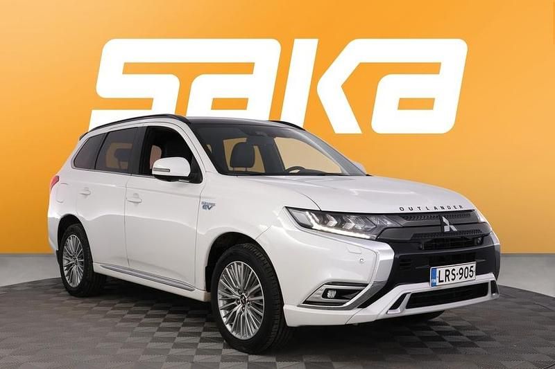 Käytetty Mitsubishi Outlander P-HEV Instyle 224 HP (164 kW) 2019 Farmari