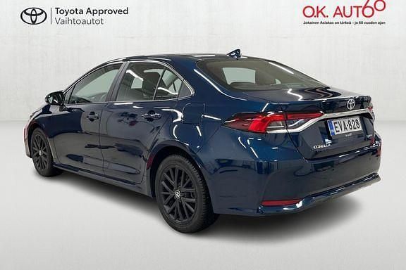 Käytetty Toyota Corolla Active 140 HP (102 kW) 2024 Musta Sedan