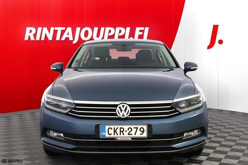 Käytetty VW Passat Highline 120 HP (88 kW) 2017 Sininen Sedan