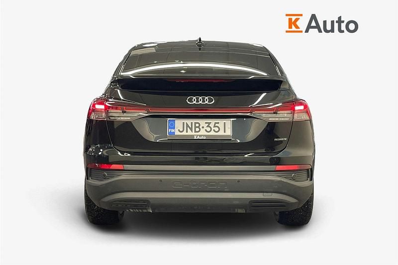 Käytetty Audi Q4 Sportback e-tron Premium 194 kW (265 HP) 2023 Musta Katumaasturi