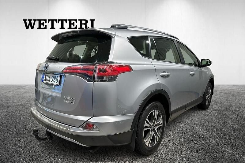 Käytetty Toyota RAV4 Hybrid Edition 155 HP (114 kW) 2017 Hopea Katumaasturi