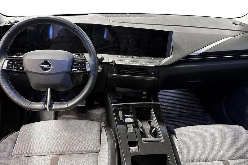 Käytetty Opel Astra Innovation 180 HP (132 kW) 2023 Harmaa Viistoperä