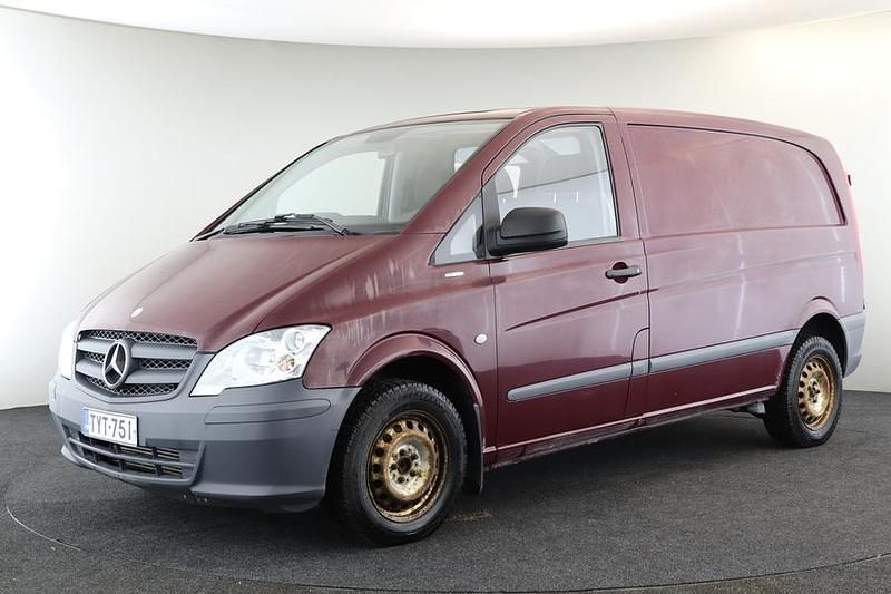 Käytetty Mercedes Vito 95 HP (69 kW) 2012 Punainen Van