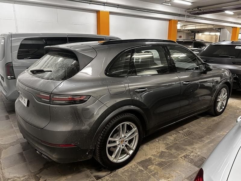 Käytetty Porsche Cayenne Sport 462 HP (339 kW) 2022 Katumaasturi