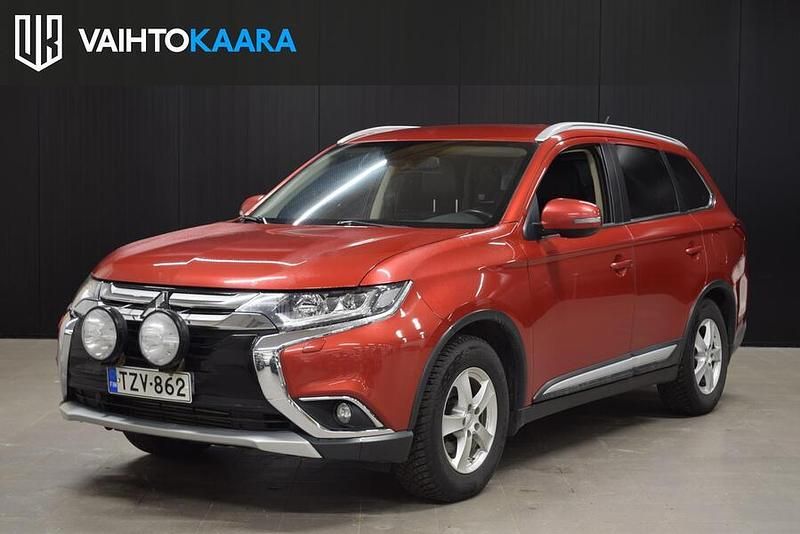 Käytetty Mitsubishi Outlander Instyle 150 HP (110 kW) 2016 Katumaasturi