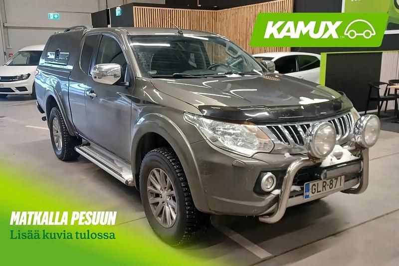 Käytetty Mitsubishi L200 181 HP (133 kW) 2015 Vihreä Nouto