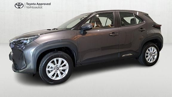 Käytetty Toyota Yaris Cross Active 116 HP (85 kW) 2024 Harmaa Katumaasturi