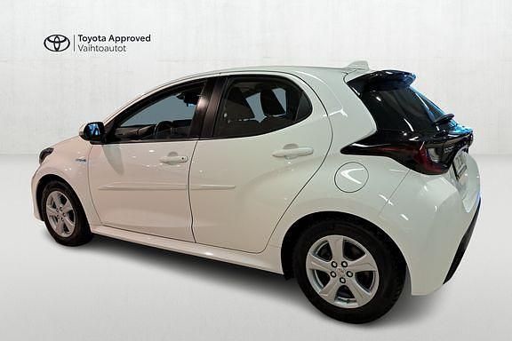 Käytetty Toyota Yaris Active 114 HP (83 kW) 2021 Valkoinen Viistoperä