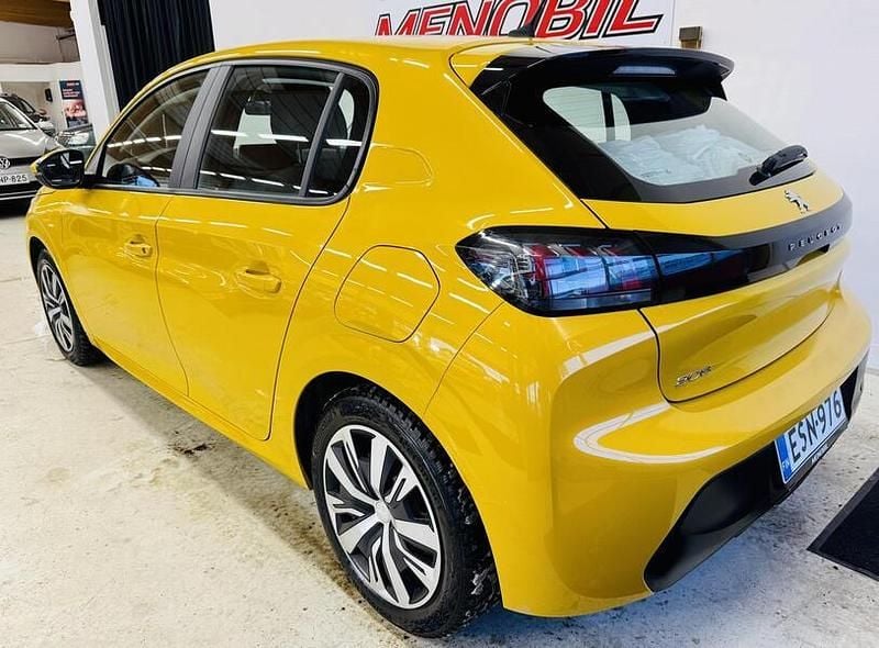 Käytetty Peugeot 208 Active 75 HP (55 kW) 2020 Viistoperä