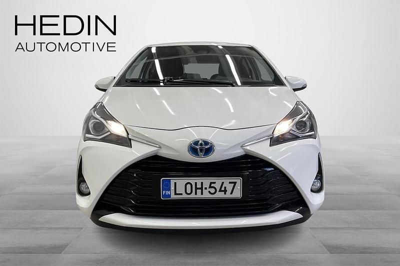 Käytetty Toyota Yaris Hybrid Edition 73 HP (53 kW) 2017 Valkoinen Viistoperä