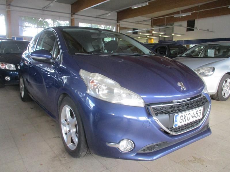 Sininen Käytetty 2012 Peugeot 208 Active Viistoperä | 4 980 € (Perustarjous) - Kuva 1/4