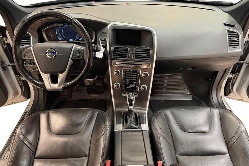 Käytetty Volvo XC60 Summum 190 HP (139 kW) 2016 Katumaasturi
