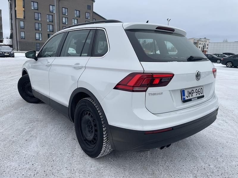 Käytetty VW Tiguan Comfortline 180 HP (132 kW) 2017 Valkoinen Katumaasturi