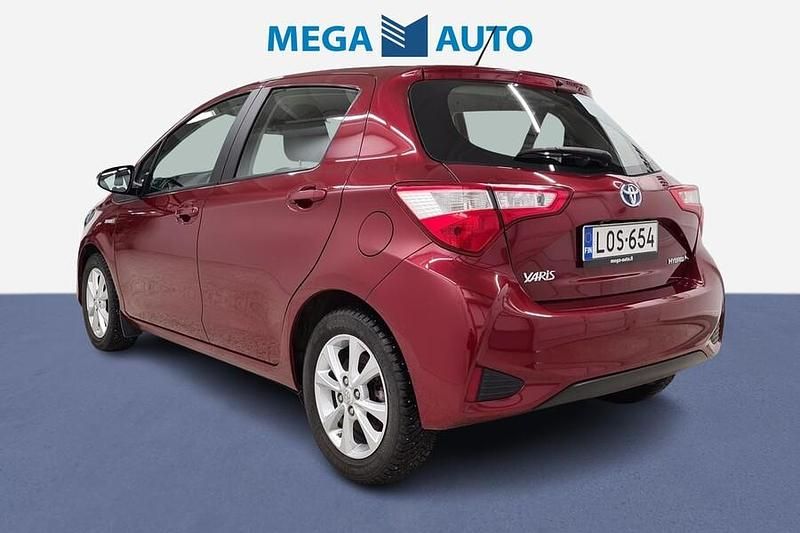 Käytetty Toyota Yaris Hybrid Business Edition 101 HP (74 kW) 2018 Viistoperä