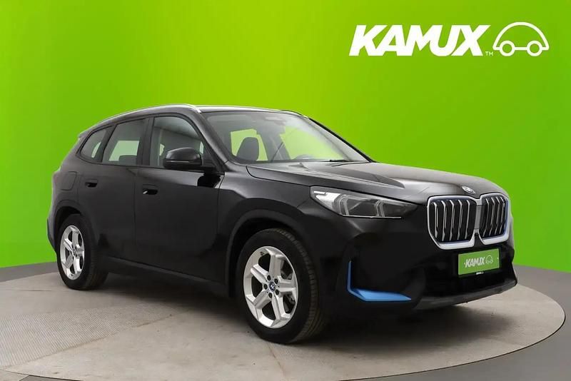Musta Käytetty 2023 BMW iX1 Comfort Edition Katumaasturi | 37 790 € (Perustarjous) - Kuva 1/4