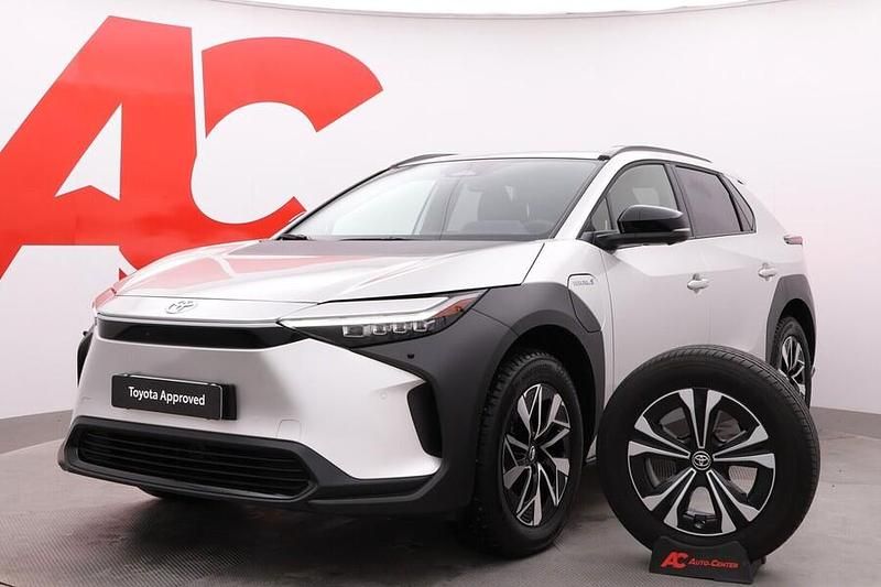 1j6 / 20 Käytetty 2023 Toyota bZ4X Style Katumaasturi | 36 990 € (Perustarjous) - Kuva 1/4
