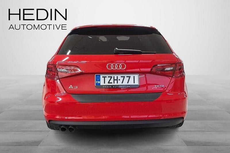Käytetty Audi A3 Sportback Business 140 HP (102 kW) 2014 Punainen Viistoperä