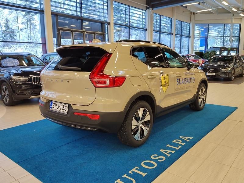 Käytetty Volvo XC40 Plus 163 HP (119 kW) 2025 Katumaasturi