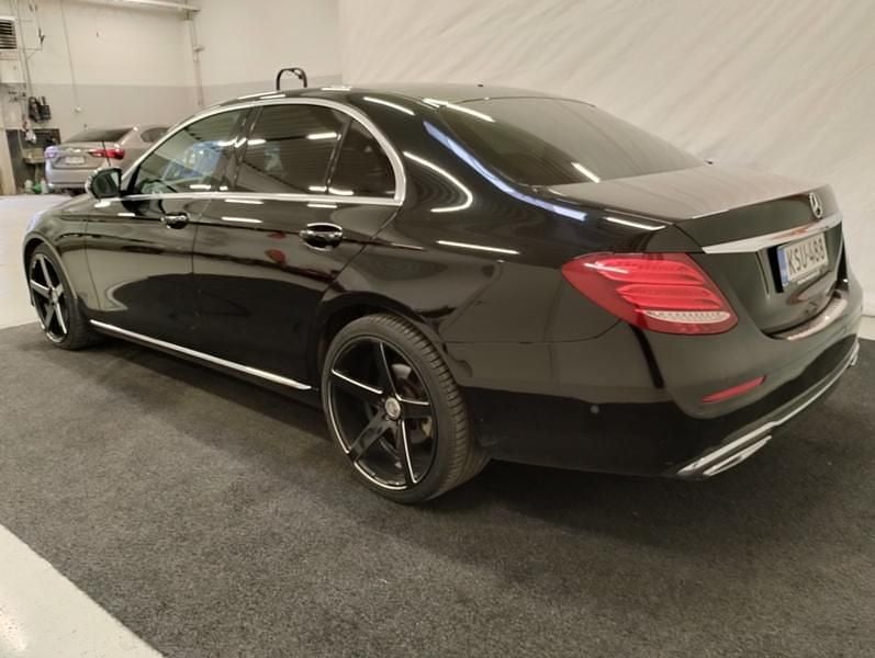 Käytetty Mercedes E220 Business 194 HP (142 kW) 2017 Sedan