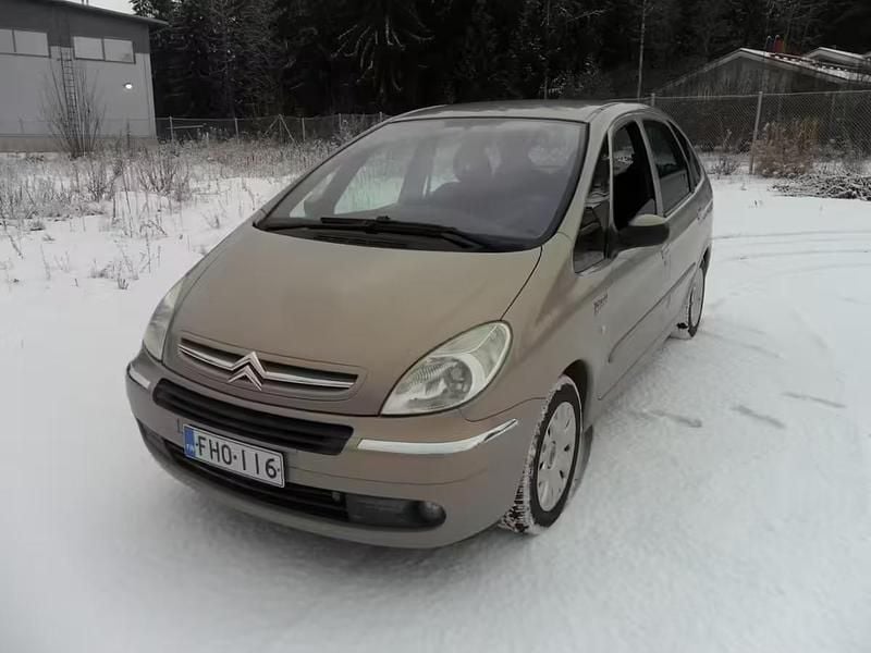 Käytetty Citroën Xsara Picasso 109 HP (80 kW) 2006 Tila-auto
