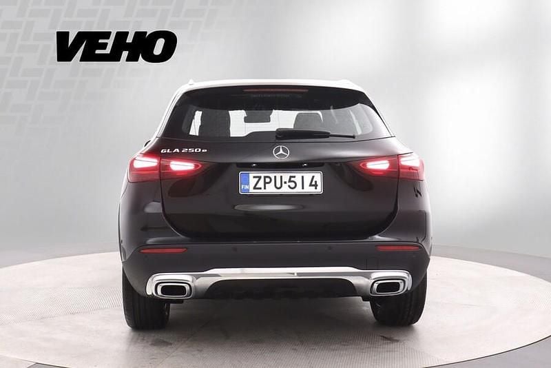 Käytetty Mercedes GLA250 Progressive 163 HP (119 kW) 2025 Musta Katumaasturi