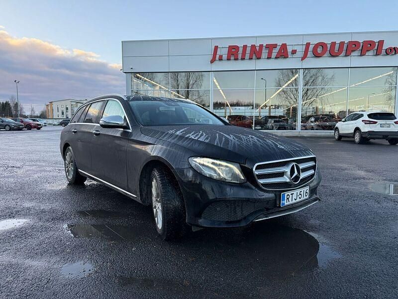 Musta Käytetty 2017 Mercedes E200 Premium Farmari | 18 800 € (Perustarjous) - Kuva 1/4