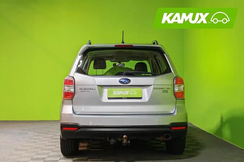 Käytetty Subaru Forester Active 147 HP (108 kW) 2014 Hopea / harmaa Katumaasturi
