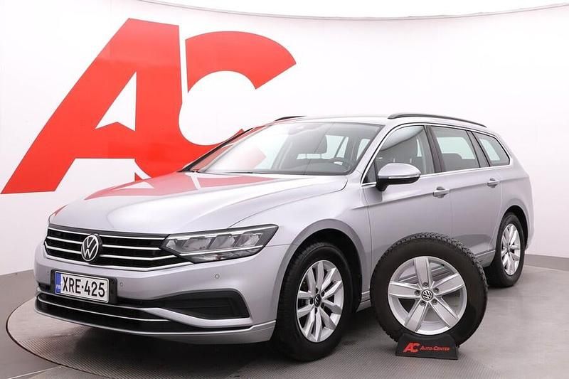 Harmaa Käytetty 2022 VW Passat Comfortline Farmari | 30 980 € (Kallis) - Kuva 1/4