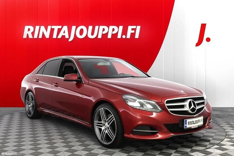 Punainen Käytetty 2016 Mercedes E220 Avantgarde Sedan | 23 360 € (Perustarjous) - Kuva 1/3