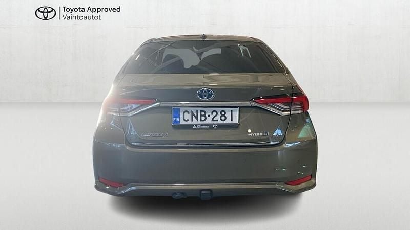 Käytetty Toyota Corolla Premium 122 HP (89 kW) 2019 Ruskea (beige) Sedan