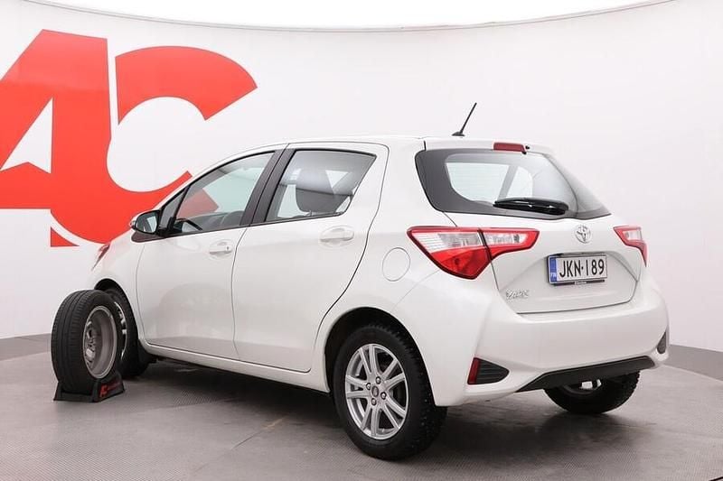 Käytetty Toyota Yaris Multidrive S 112 HP (82 kW) 2017 Valkoinen Viistoperä
