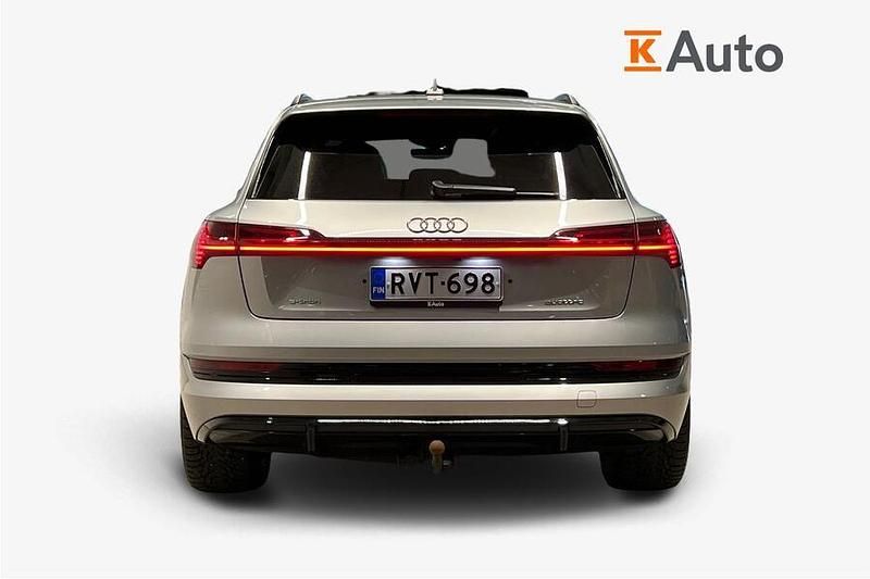Käytetty Audi e-tron S-Line 230 kW (313 HP) 2019 Hopea Katumaasturi