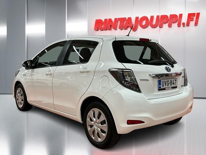 Käytetty Toyota Yaris Hybrid Active 75 HP (55 kW) 2013 Viistoperä