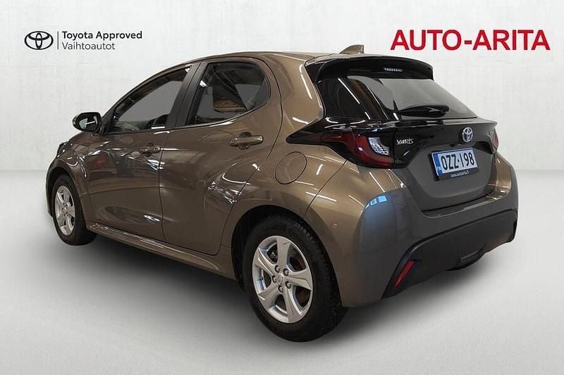 Käytetty Toyota Yaris Hybrid Active 116 HP (85 kW) 2023 Viistoperä