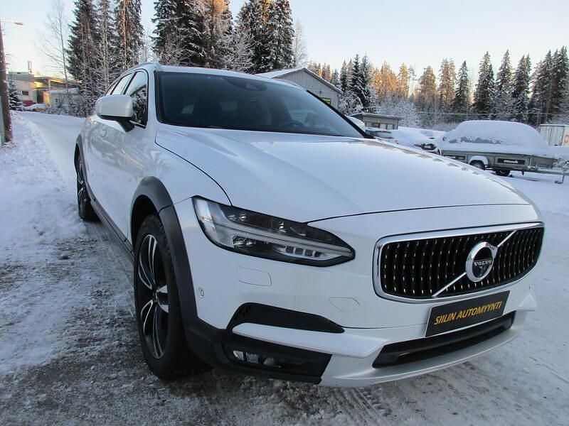 Käytetty Volvo V90 CC Momentum 250 HP (183 kW) 2018 Farmari