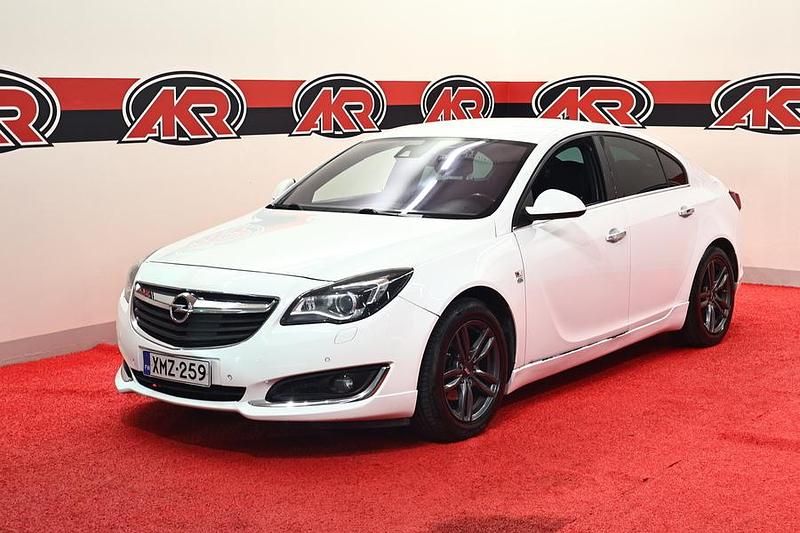Valkoinen Käytetty 2016 Opel Insignia OPC Viistoperä | 7 900 € (Perustarjous) - Kuva 1/4