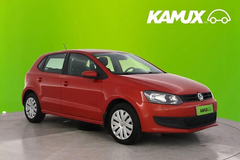 Oranssi Käytetty 2013 VW Polo Trendline Sedan | 3 970 € (Perustarjous) - Kuva 1/4