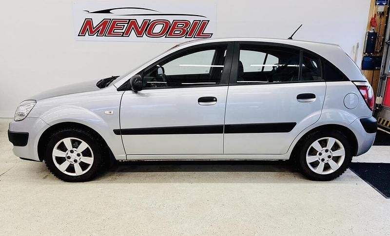 Käytetty Kia Rio EX 97 HP (71 kW) 2007 Viistoperä