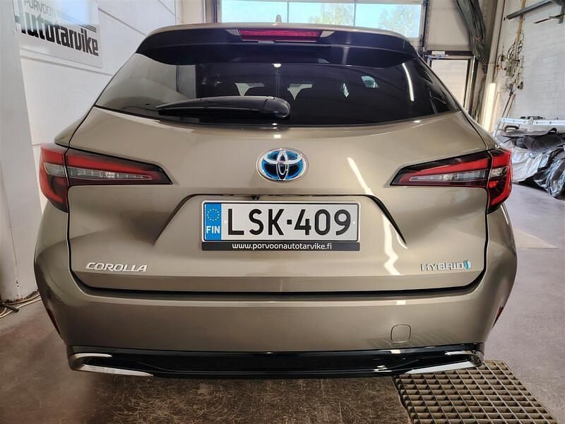 Käytetty Toyota Corolla Edition 140 HP (102 kW) 2023 Ruskea Farmari