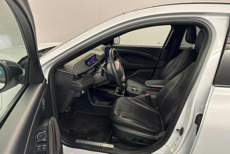 Käytetty Ford Mustang Mach-E 258 kW (351 HP) 2022 Katumaasturi