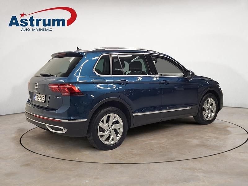 Käytetty VW Tiguan Style 245 HP (180 kW) 2021 Harmaa Katumaasturi