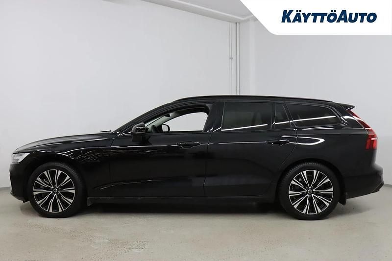 Käytetty Volvo V60 Plus 350 HP (257 kW) 2025 Musta Farmari