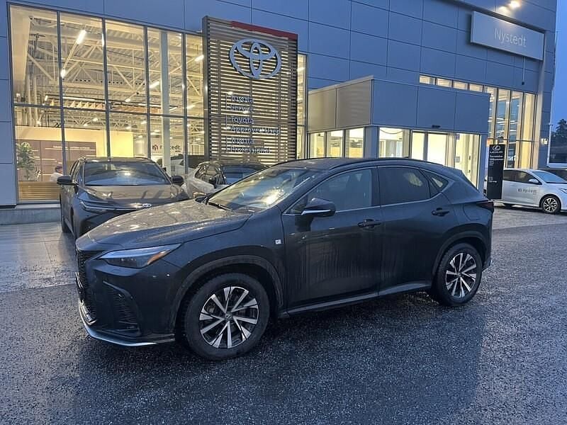 Käytetty 2023 Lexus NX450h+ Sport Line Katumaasturi | 57 900 € (Kallis) - Kuva 1/3