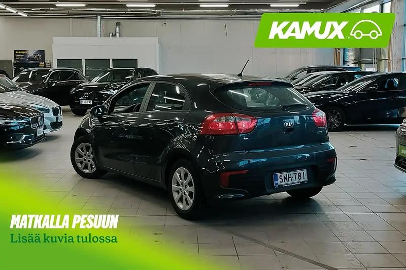 Käytetty Kia Rio LX 83 HP (61 kW) 2015 Hopea / harmaa Sedan